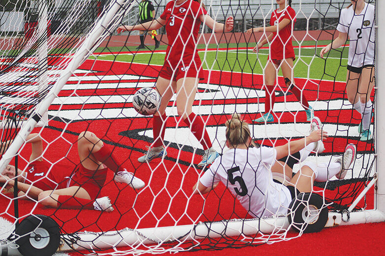 Windsor blanks Fox to finish third in Hillsboro tournament